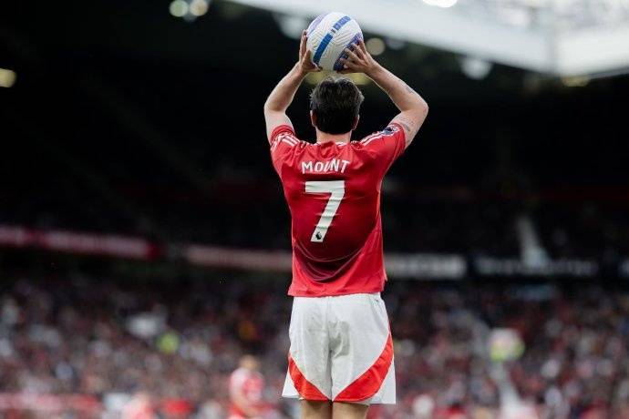 英雄资料-阿斯顿维拉今夜回应争议，志在欧冠名次提升，球迷炸锅，年轻球员得到机会的简单介绍