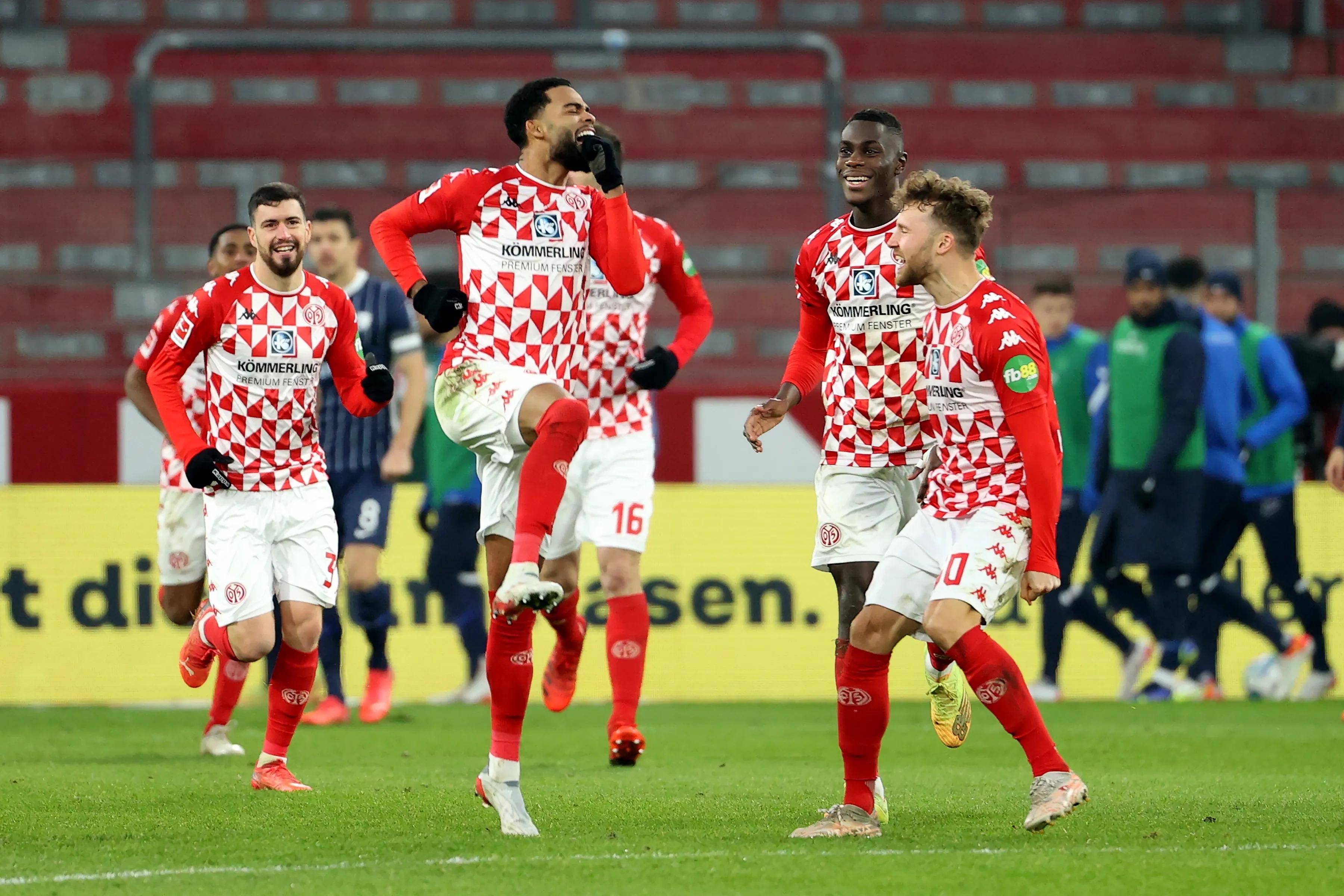 英雄联盟-包含里程碑夜！拜仁慕尼黑复出首秀，NBA总决赛集结日刷纪录，引发热议，球队文化再被提及的词条