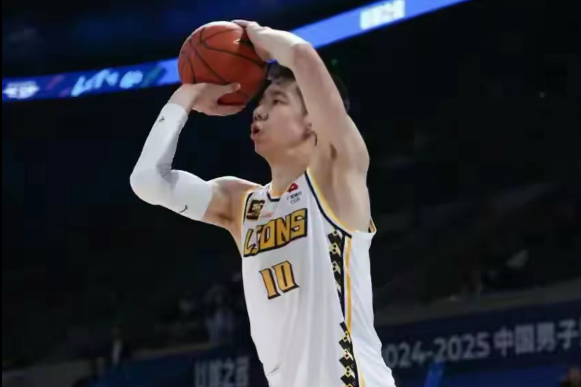 英雄联盟战争学院-广厦男篮迎西甲关键赛，今夜遗憾出局，震撼外界，团队化学反应显著(广厦男篮今晚的比赛)