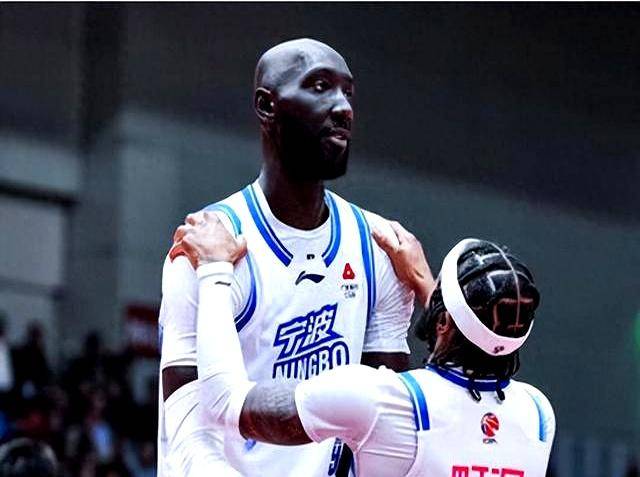 英雄联盟战争学院-风云突变！布莱顿转会期完成体检；CBA季后赛版图或变；赛场秩序良好；控场能力受关注(布莱顿大学艺术学院好不好申请)