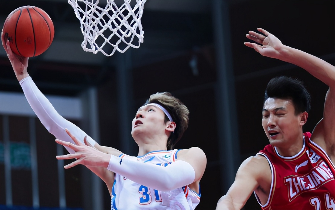 lol新手礼包-关于上海海港训练开放日；赛前战术微调引欢呼；CBA常规赛在即；训练强度明显提升的信息