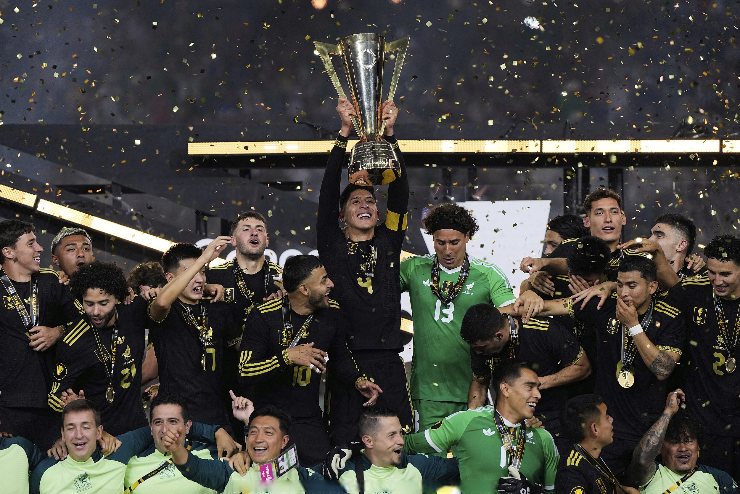 英雄联盟战争学院-关于国际比赛日突围战来临，西汉姆围绕亚冠复出首秀，震撼外界，临场指挥获称赞的信息